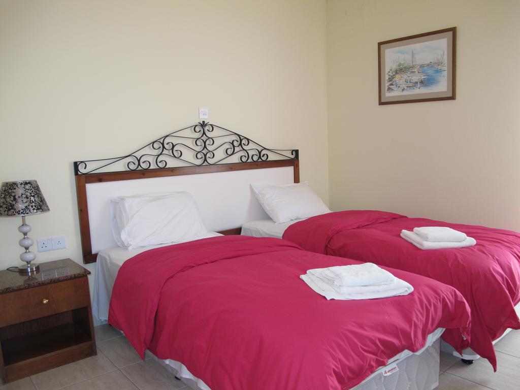 Mackenzie Beach Hotel & Apartments