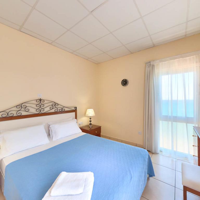 Mackenzie Beach Hotel & Apartments