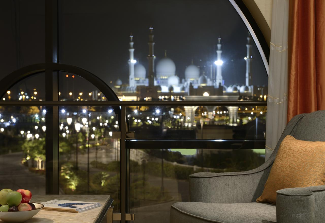 The Ritz-Carlton Abu Dhabi, Grand Canal