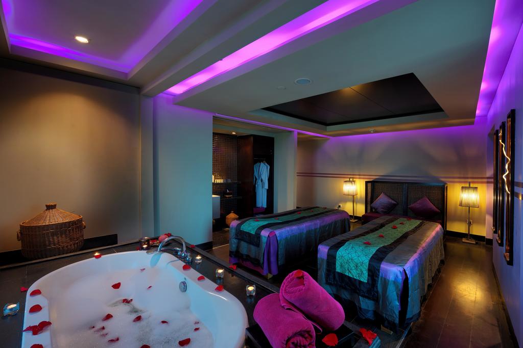 Emirates Grand Hotel