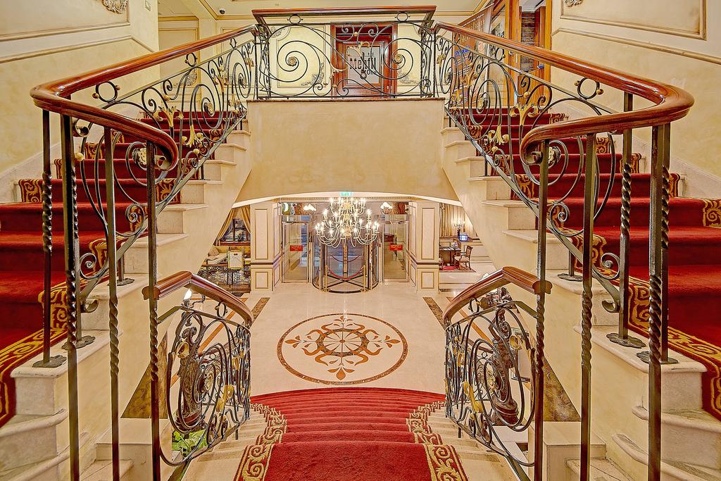 Royal Ascot Hotel