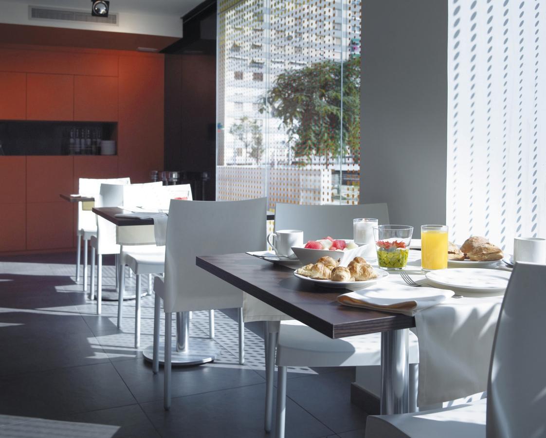 Hotel Hesperia Fira Suites
