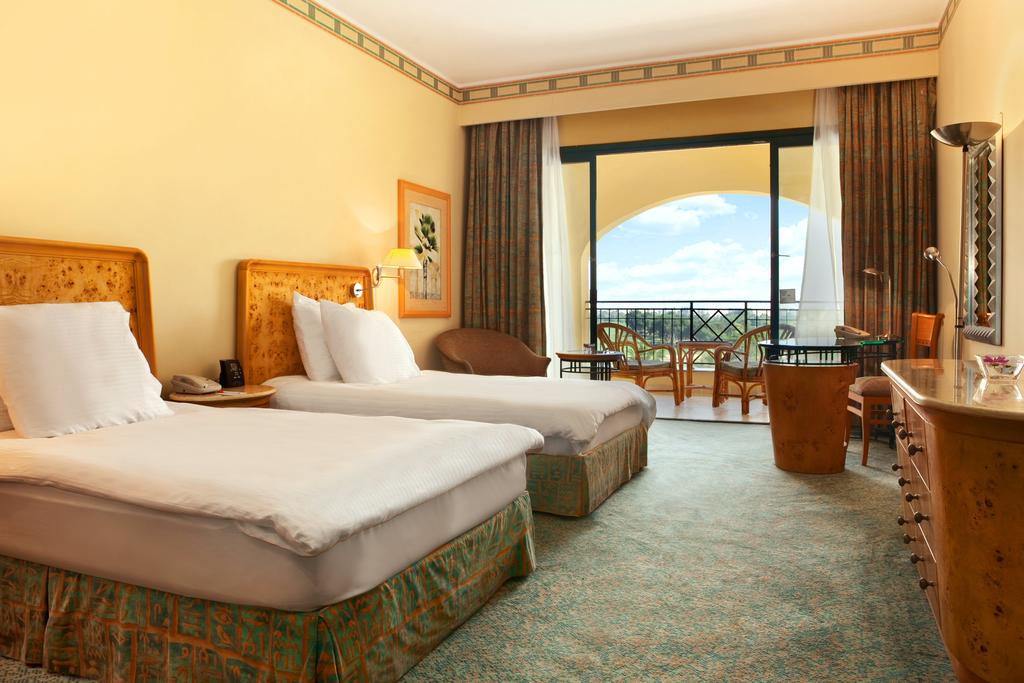 Hilton Pyramids Golf Resort