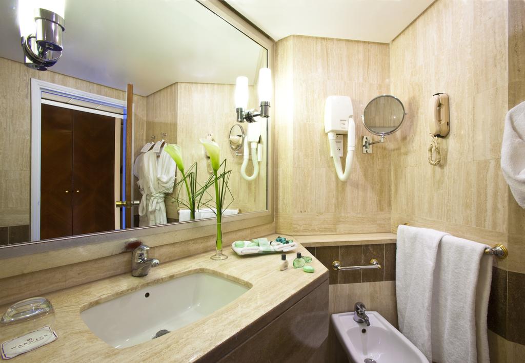 Warwick Paris