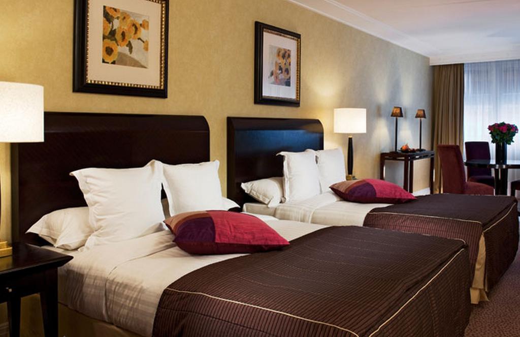 Warwick Paris
