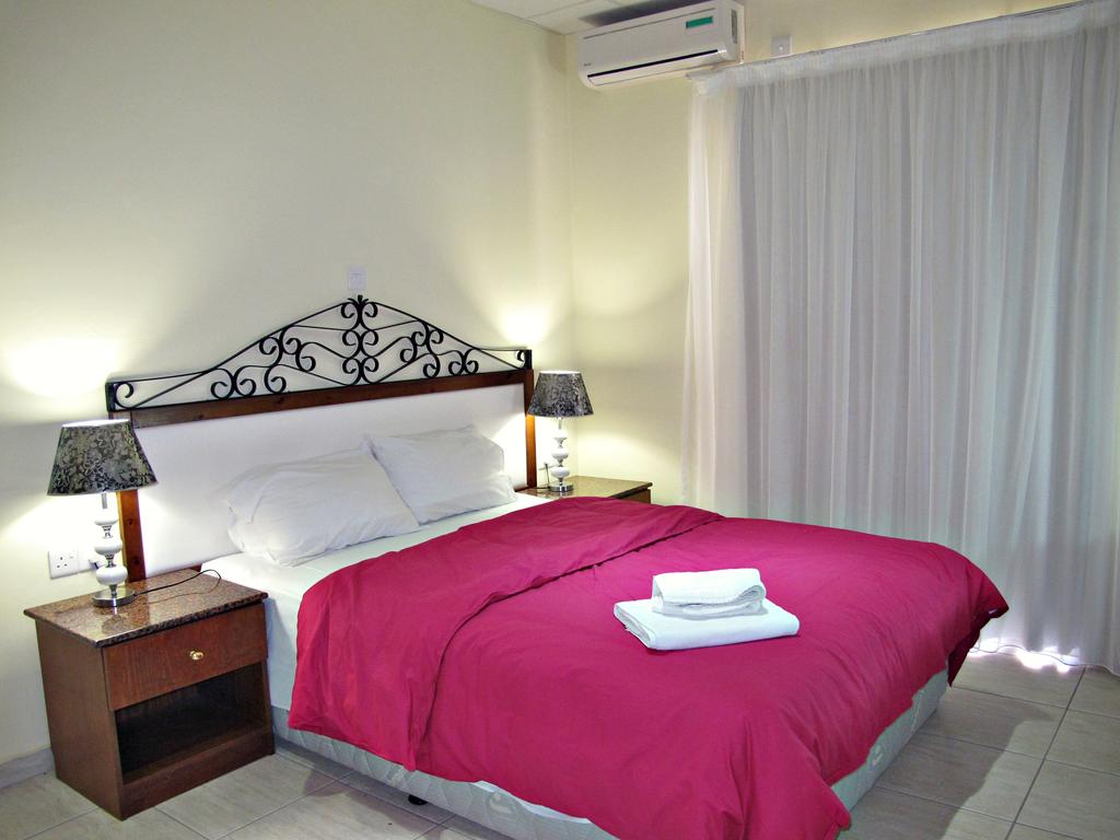 Mackenzie Beach Hotel & Apartments