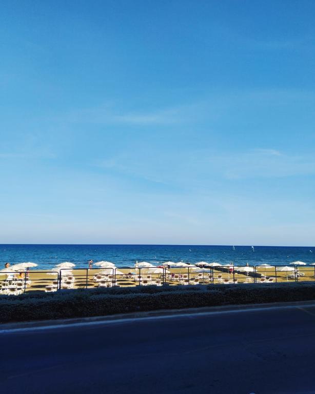 Mackenzie Beach Hotel & Apartments