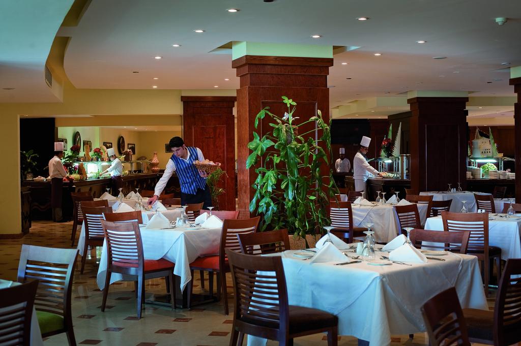 Amwaj Blue Beach Resort & Spa - Abu Somba