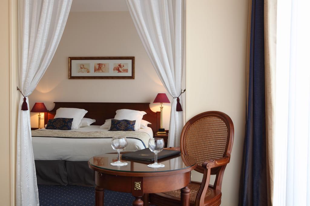 Amiral Hotel