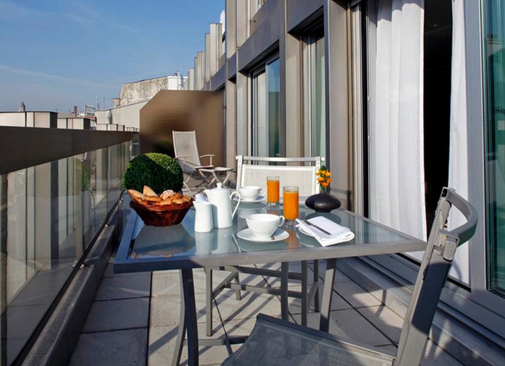 Warwick Paris
