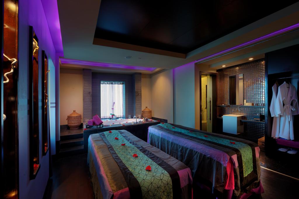 Emirates Grand Hotel