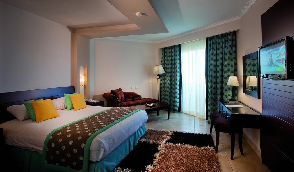 Amwaj Blue Beach Resort & Spa - Abu Somba