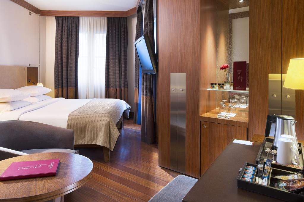 Radisson Blu Hotel, Champs Elysees Paris