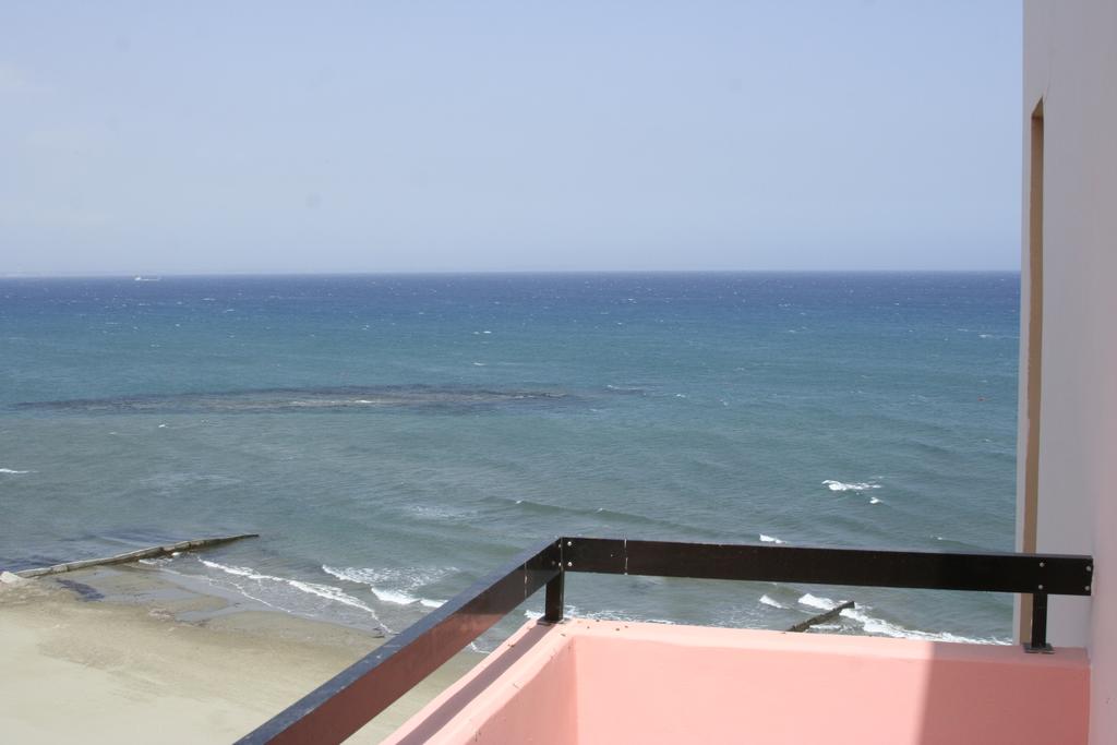 Mackenzie Beach Hotel & Apartments