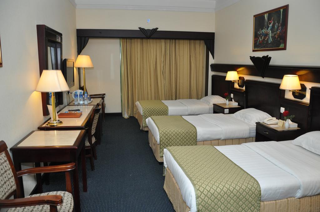 CLARIDGE HOTEL