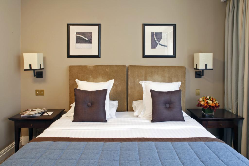 Warwick Paris