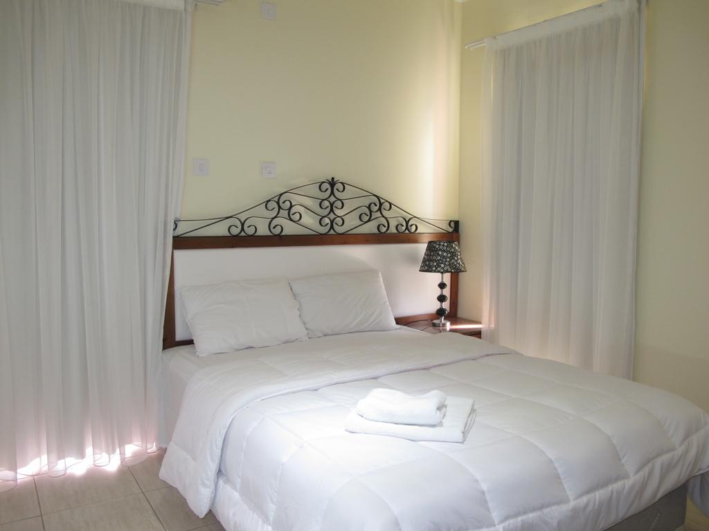 Mackenzie Beach Hotel & Apartments