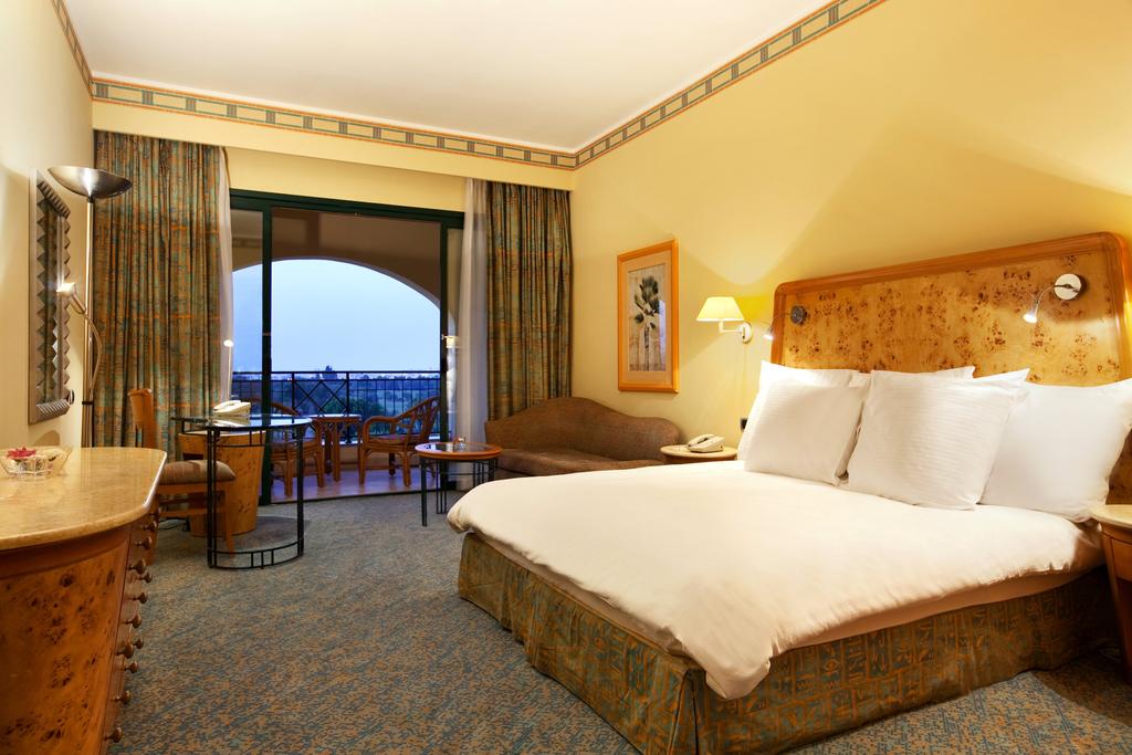 Hilton Pyramids Golf Resort
