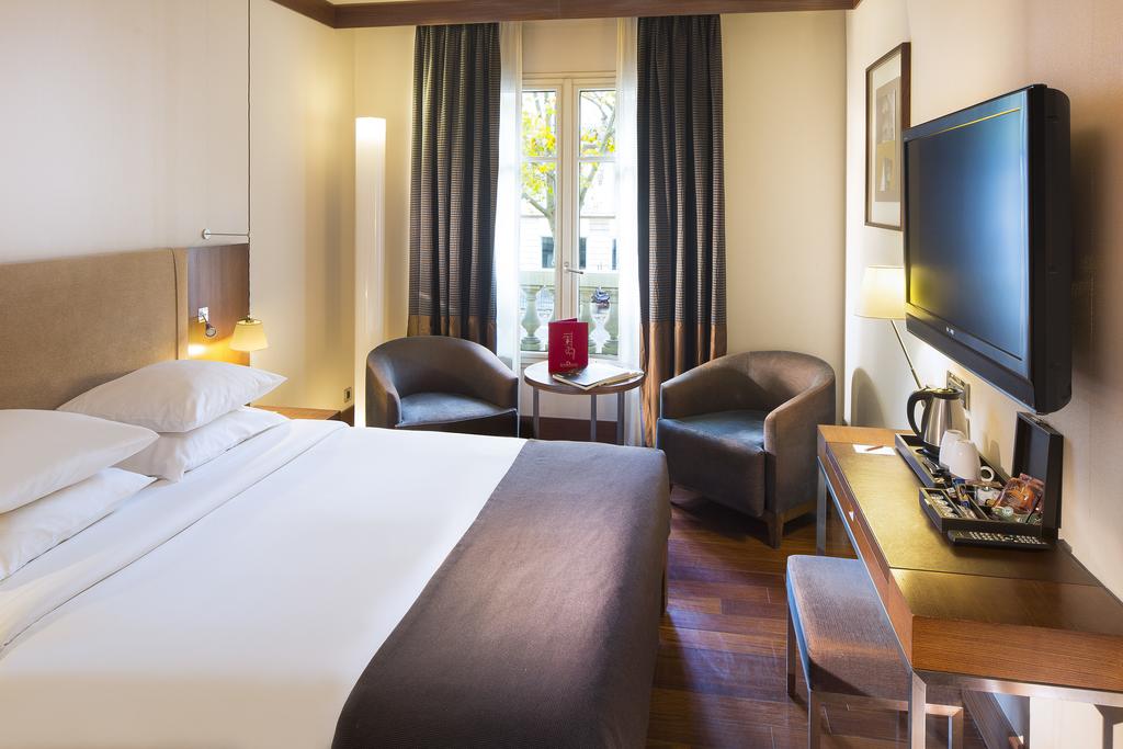 Radisson Blu Hotel, Champs Elysees Paris
