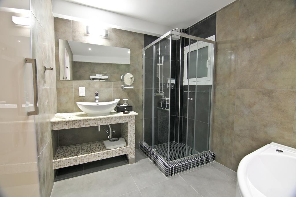 Achilleos City Hotel