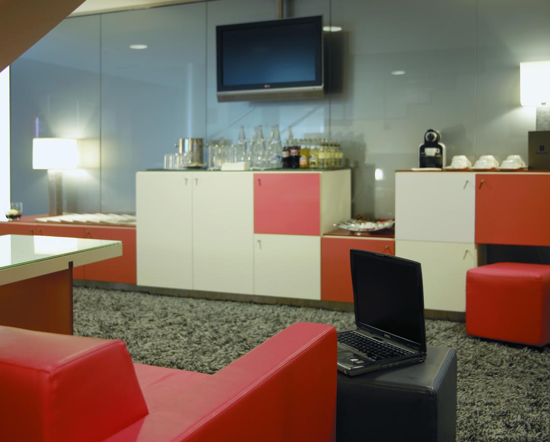 Hotel Hesperia Fira Suites