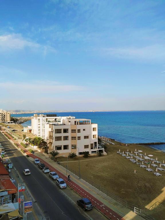 Mackenzie Beach Hotel & Apartments