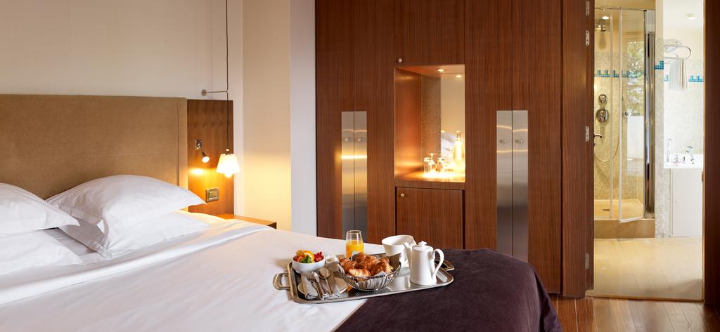 Radisson Blu Hotel, Champs Elysees Paris
