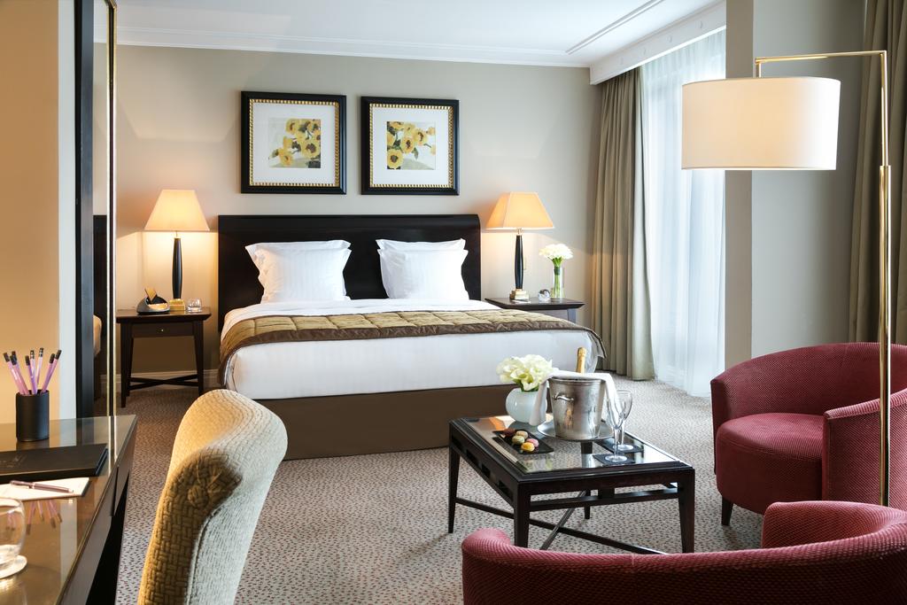 Warwick Paris