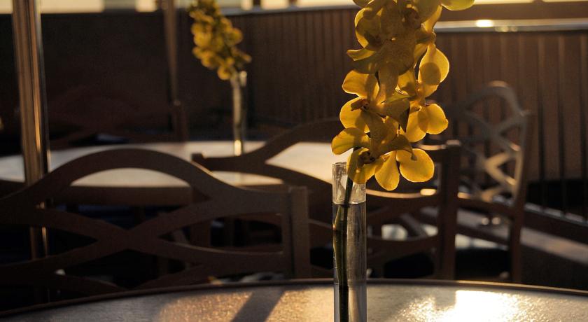 Al Hamra Hotel