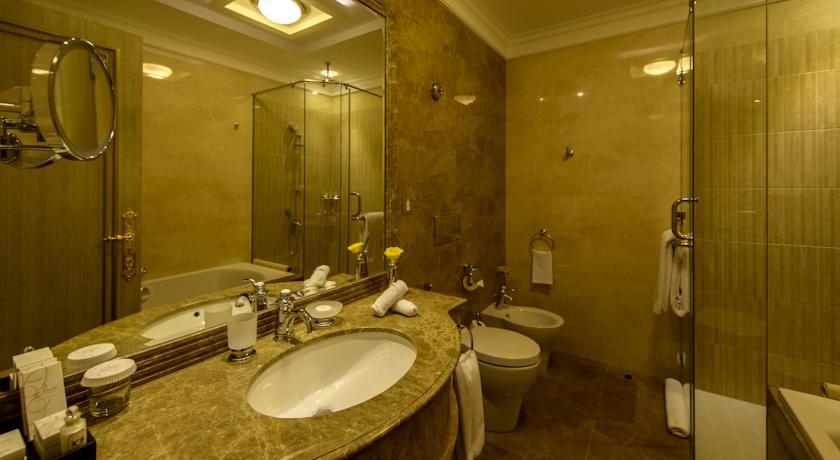 Royal Rose Hotel