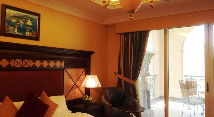 Al Raha Beach Hotel Villas