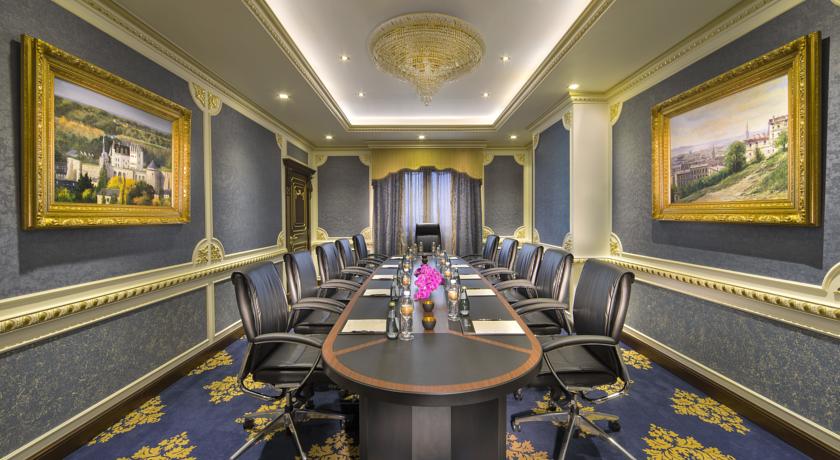 Royal Rose Hotel