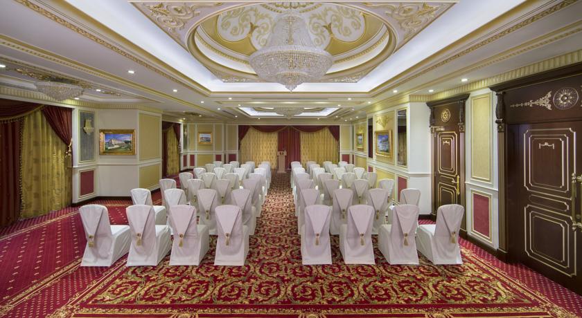 Royal Rose Hotel