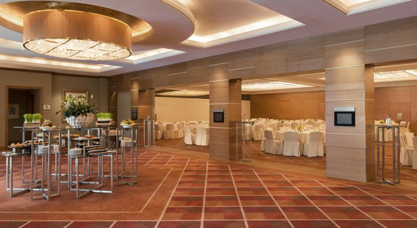 Sheraton Dubai Creek Hotel & Towers