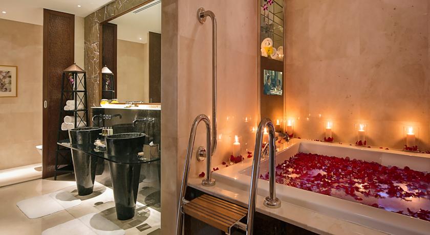 Al Raha Beach Hotel Villas